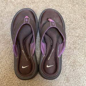 Nike flip flops size 7